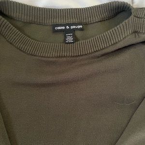 Cable & Gage green long sleeve sweater with buttons